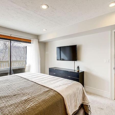 Lux Retro Getaway W/ Ober & Smoky Mtn Views! Βίλα Gatlinburg Εξωτερικό φωτογραφία