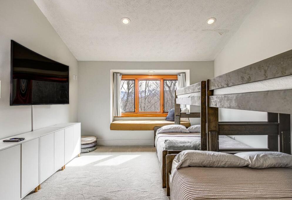 Lux Retro Getaway W/ Ober & Smoky Mtn Views! Βίλα Gatlinburg Εξωτερικό φωτογραφία