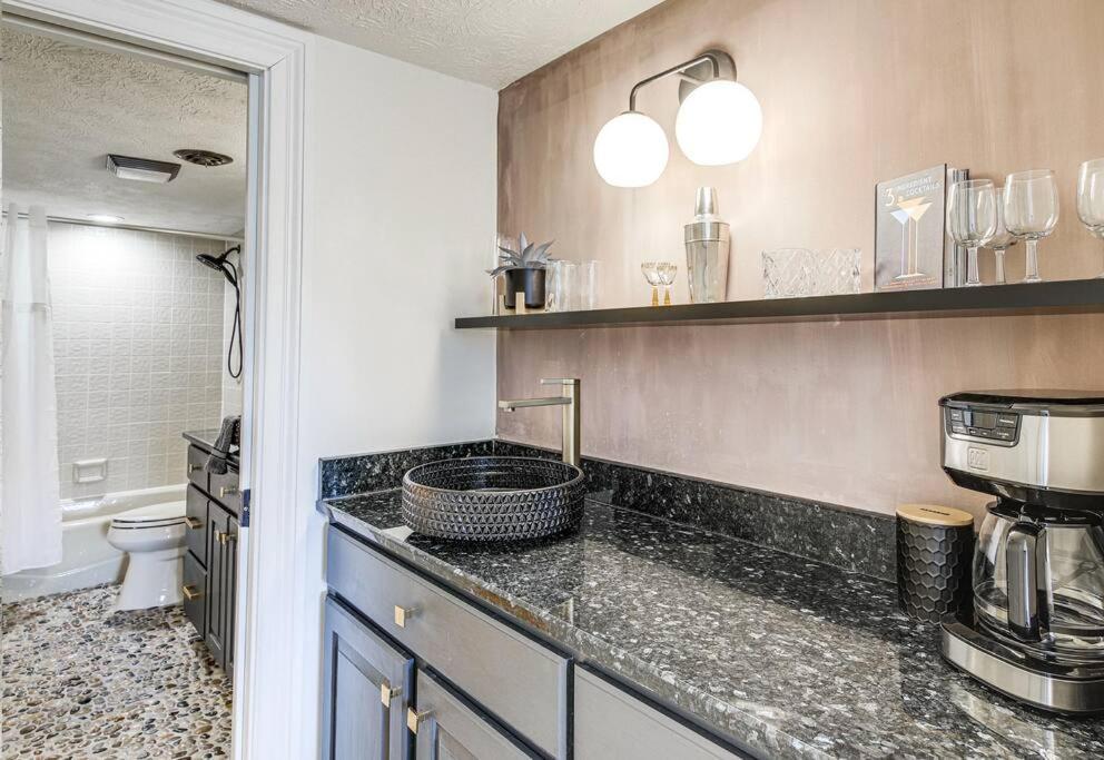 Lux Retro Getaway W/ Ober & Smoky Mtn Views! Βίλα Gatlinburg Εξωτερικό φωτογραφία
