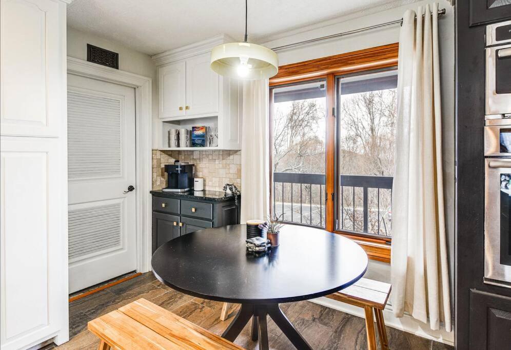 Lux Retro Getaway W/ Ober & Smoky Mtn Views! Βίλα Gatlinburg Εξωτερικό φωτογραφία