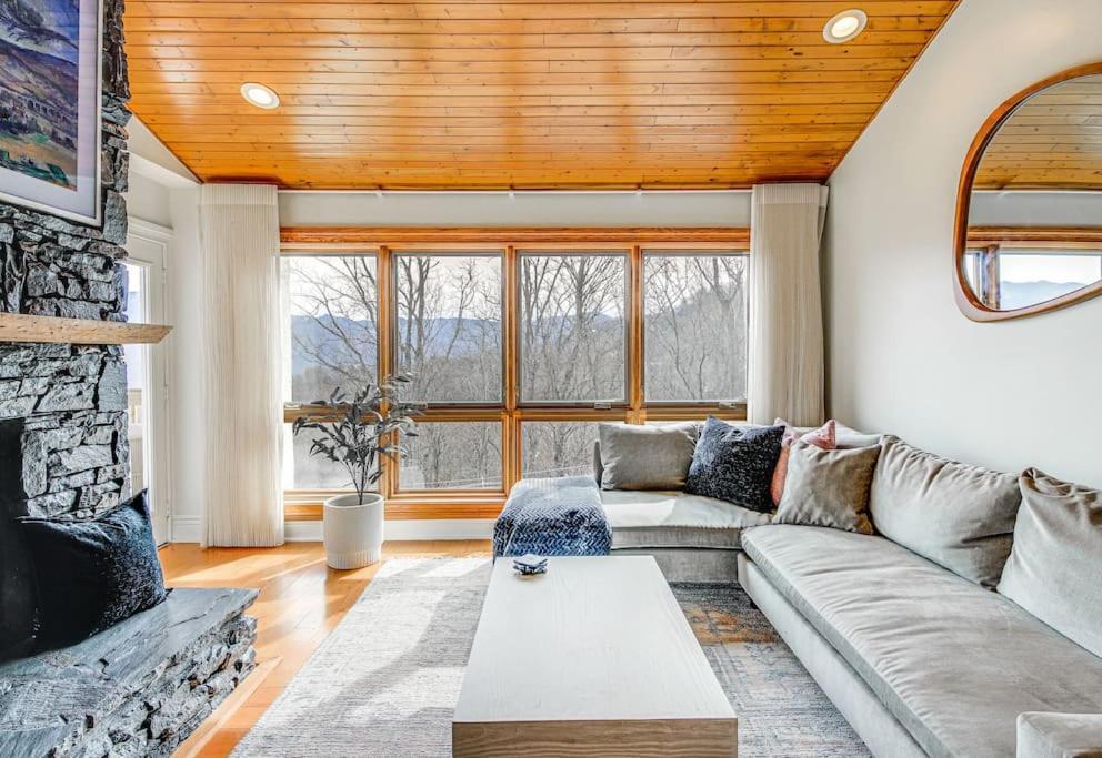 Lux Retro Getaway W/ Ober & Smoky Mtn Views! Βίλα Gatlinburg Εξωτερικό φωτογραφία