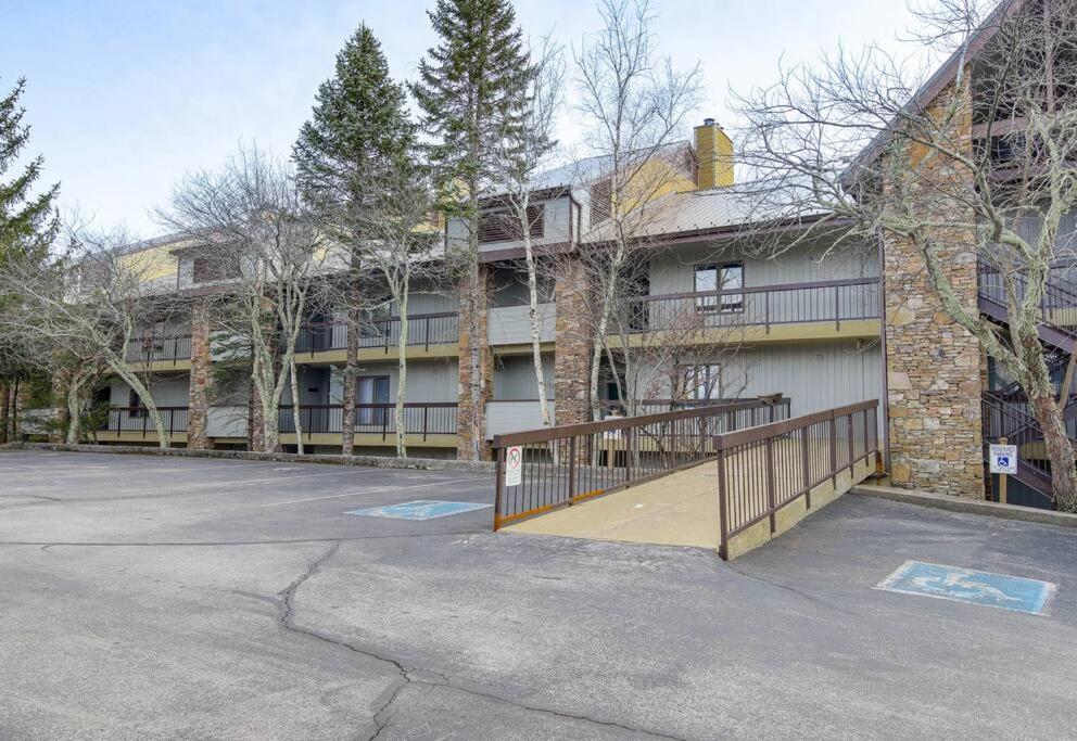 Lux Retro Getaway W/ Ober & Smoky Mtn Views! Βίλα Gatlinburg Εξωτερικό φωτογραφία