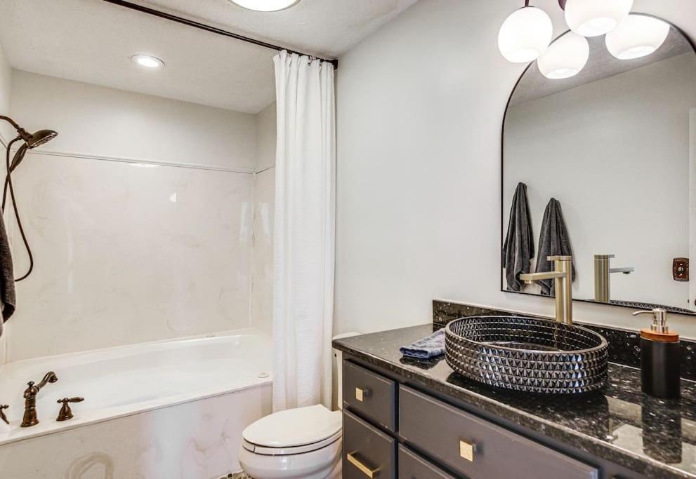 Lux Retro Getaway W/ Ober & Smoky Mtn Views! Βίλα Gatlinburg Εξωτερικό φωτογραφία