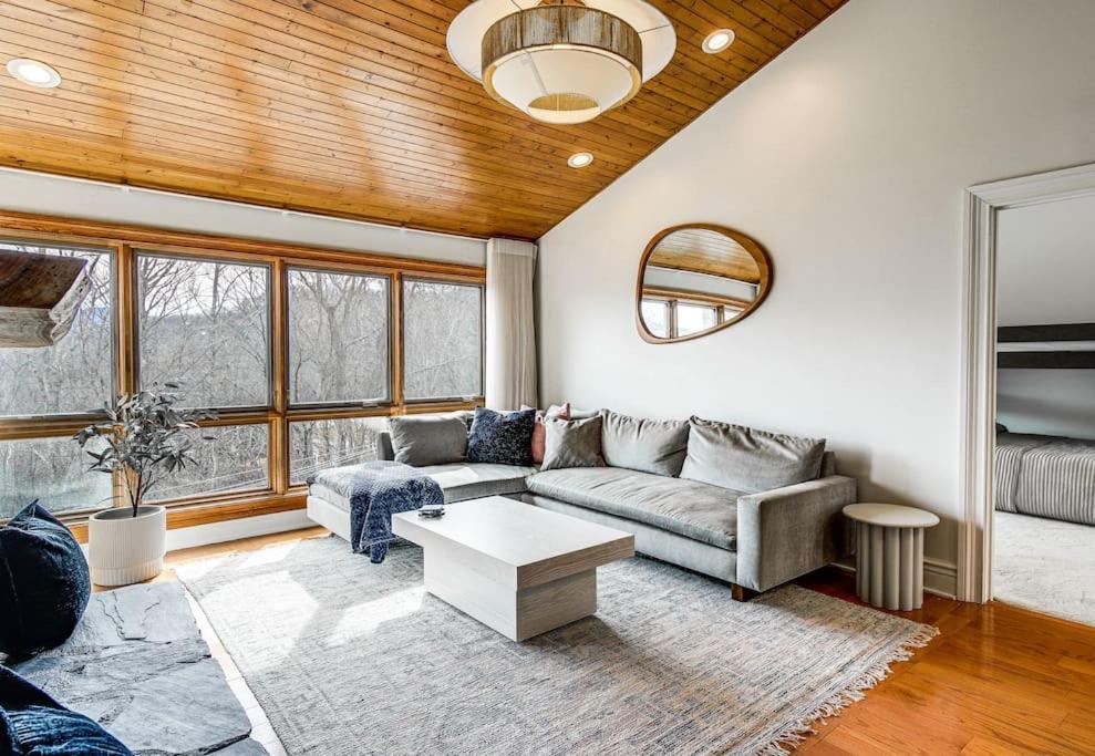 Lux Retro Getaway W/ Ober & Smoky Mtn Views! Βίλα Gatlinburg Εξωτερικό φωτογραφία