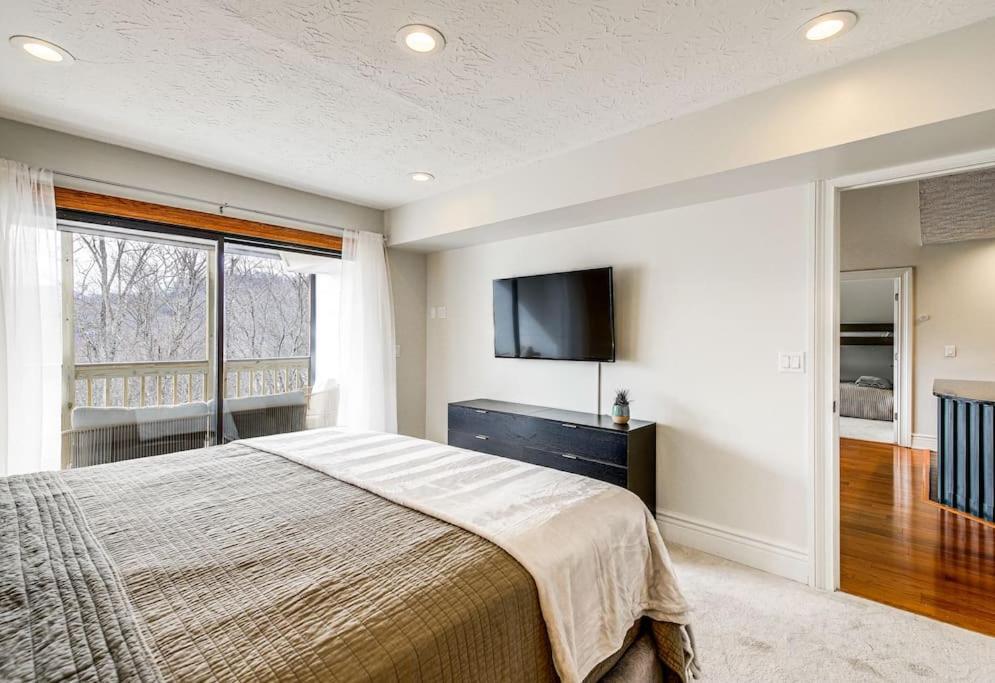 Lux Retro Getaway W/ Ober & Smoky Mtn Views! Βίλα Gatlinburg Εξωτερικό φωτογραφία