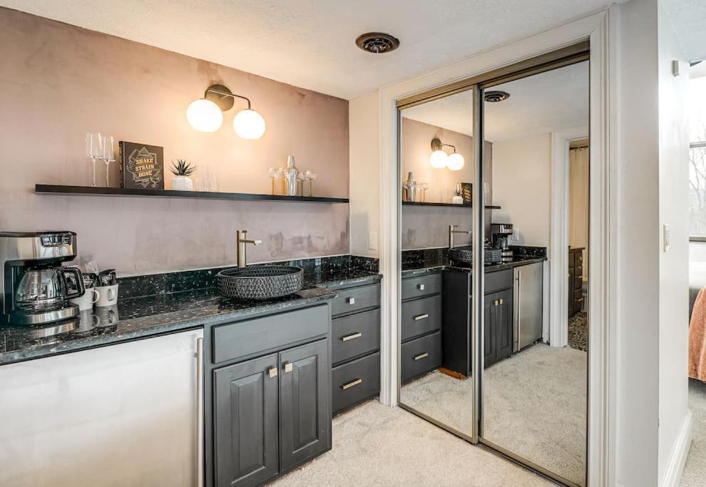 Lux Retro Getaway W/ Ober & Smoky Mtn Views! Βίλα Gatlinburg Εξωτερικό φωτογραφία