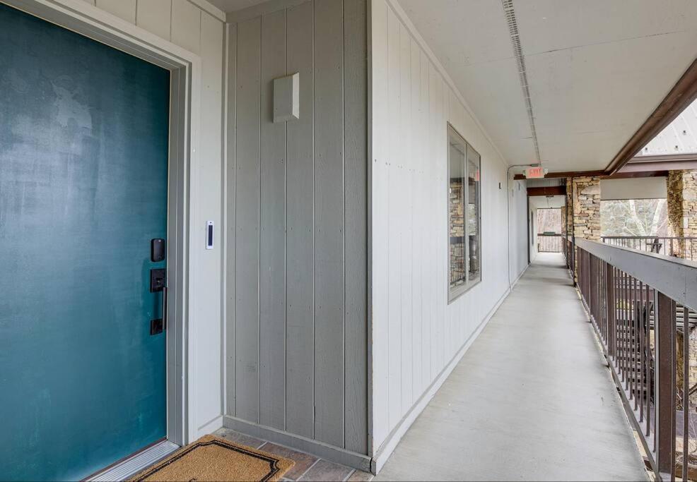 Lux Retro Getaway W/ Ober & Smoky Mtn Views! Βίλα Gatlinburg Εξωτερικό φωτογραφία