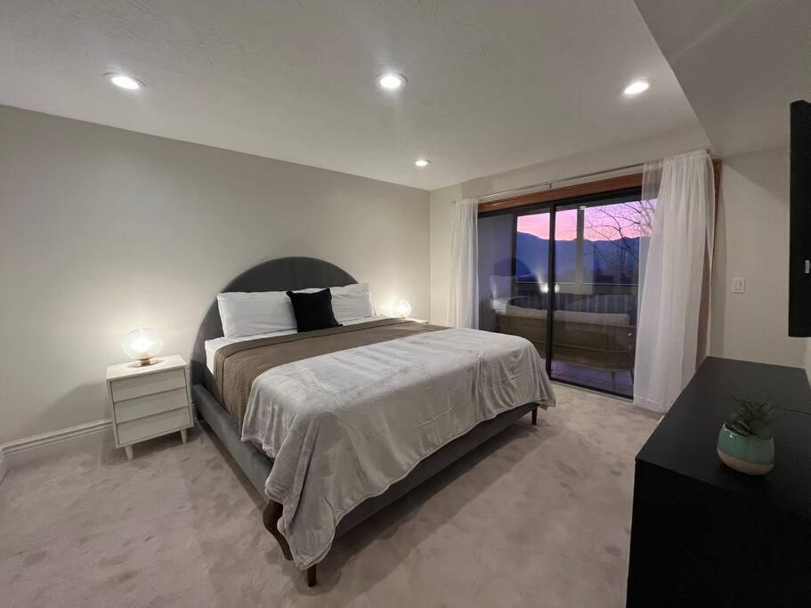 Lux Retro Getaway W/ Ober & Smoky Mtn Views! Βίλα Gatlinburg Εξωτερικό φωτογραφία