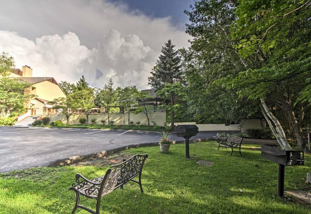 Lux Retro Getaway W/ Ober & Smoky Mtn Views! Βίλα Gatlinburg Εξωτερικό φωτογραφία