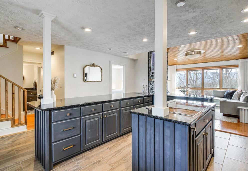 Lux Retro Getaway W/ Ober & Smoky Mtn Views! Βίλα Gatlinburg Εξωτερικό φωτογραφία