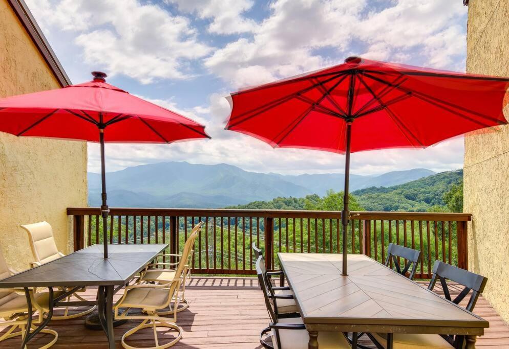 Lux Retro Getaway W/ Ober & Smoky Mtn Views! Βίλα Gatlinburg Εξωτερικό φωτογραφία